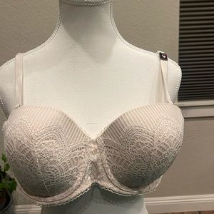 Brand new Cream Victoria Secret Bra with tags!(34 DDD)